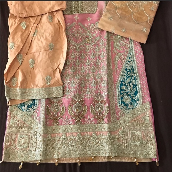 Pakistani designer shalwar kameez. - Picture 3 of 6